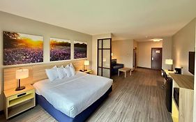 Days Inn & Suites By Wyndham Houston / West Energy Corridor